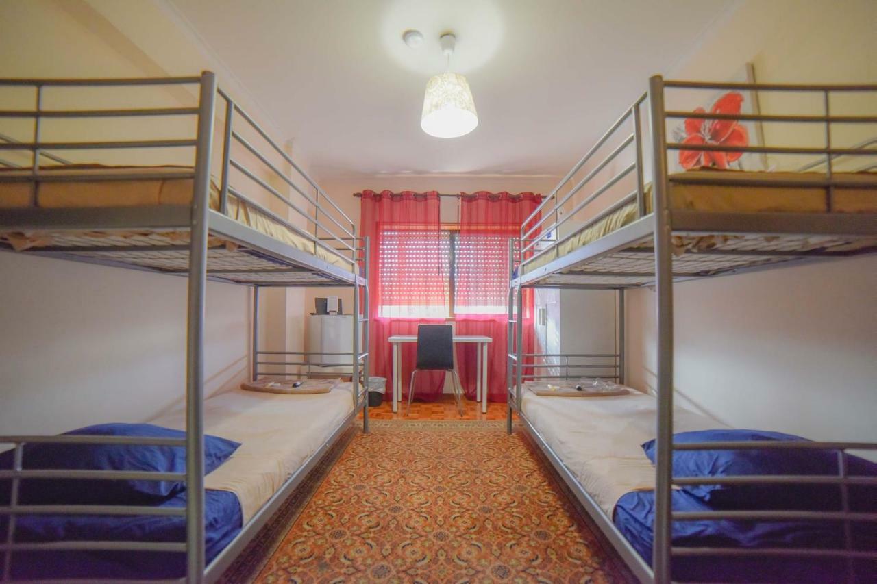 Quarto Com 4 Camas 波尔图 外观 照片
