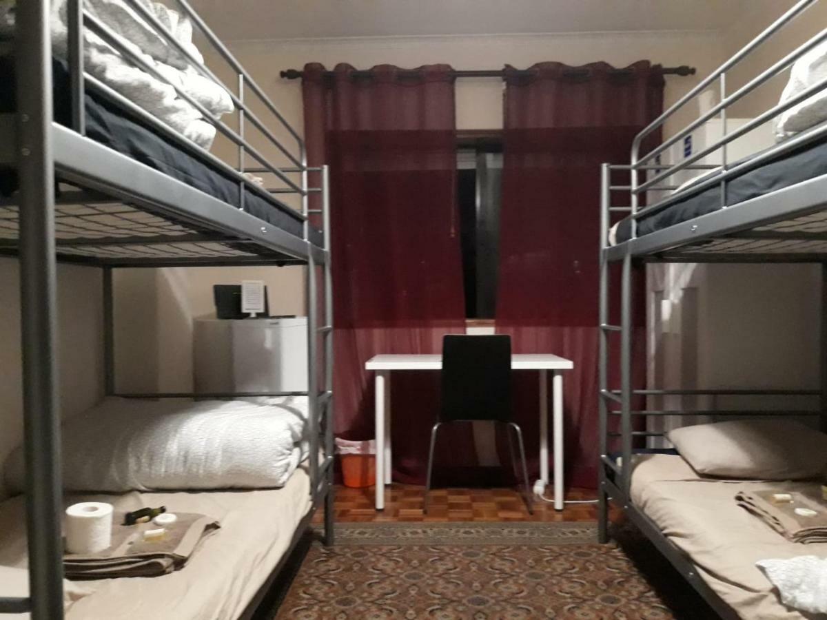 Quarto Com 4 Camas 波尔图 外观 照片