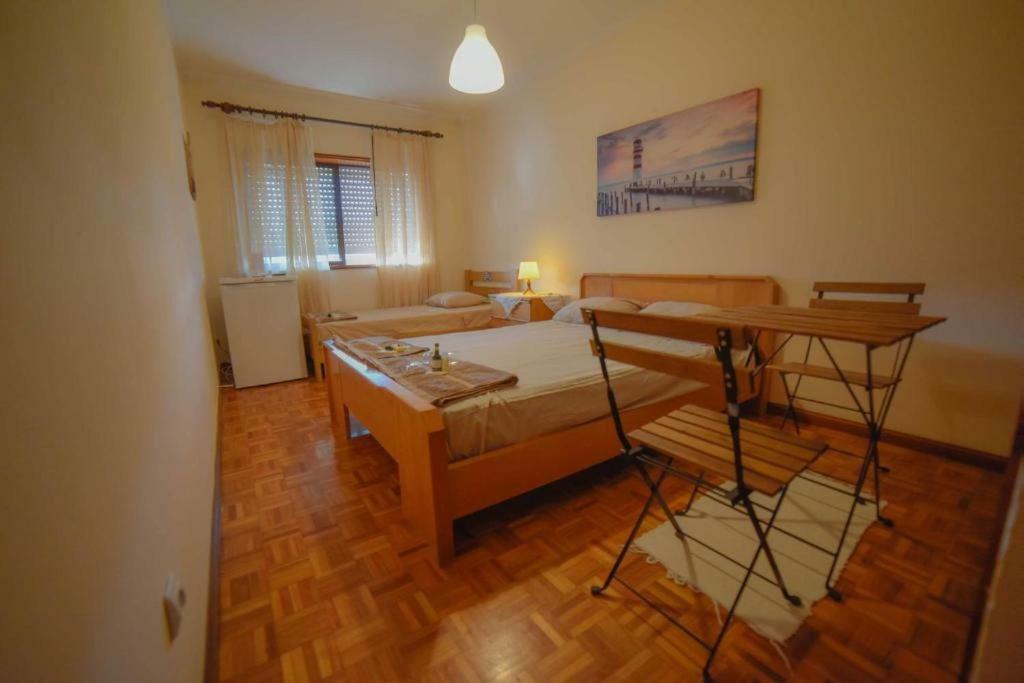 Quarto Com 4 Camas 波尔图 外观 照片
