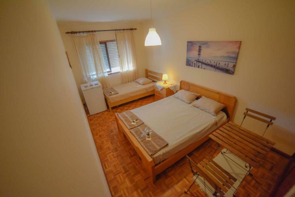Quarto Com 4 Camas 波尔图 外观 照片
